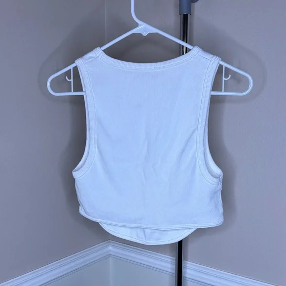 Set Of Two Tank Tops Size Large - Picture 7 of 8